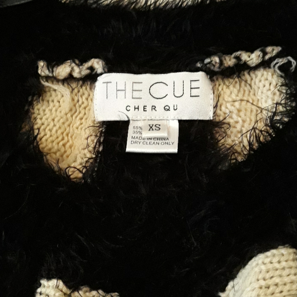Sweater - Picture 2 of 4